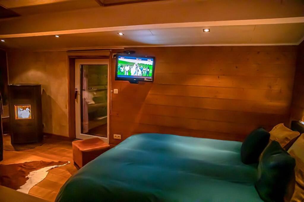 Le Spa Du Cabanon: Cabanon De Luxe Avec Spa Entierement Privatif Aye Exterior foto